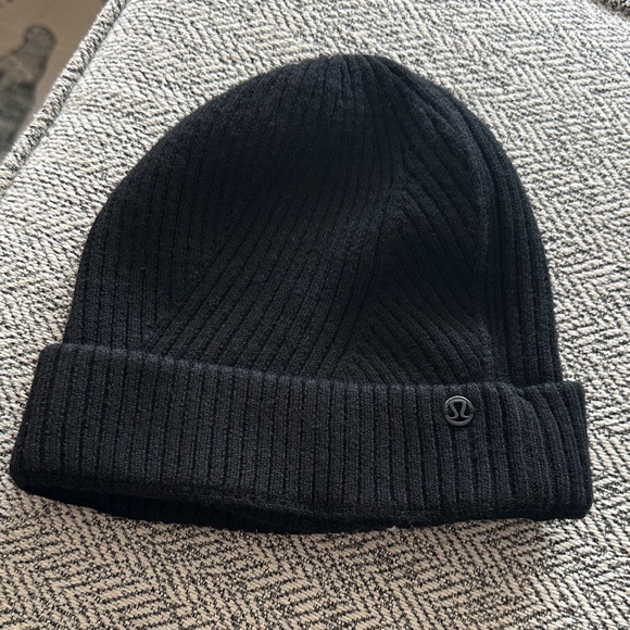 lululemon athletica Dark Ribbed Knit Beanie - Picture 1 of 2